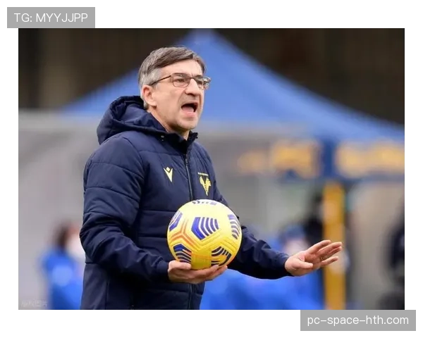 战术板：解析都灵主帅尤里奇为应对高位压迫设计的“第三中卫”出球体系。